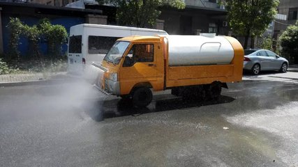 全封闭电动洒水车