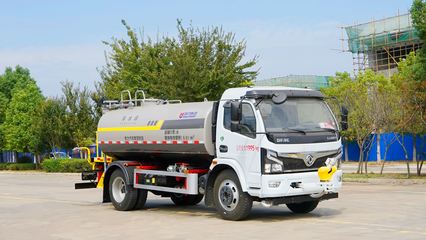 东风9吨洒水车 助力城市绿化的高效利器