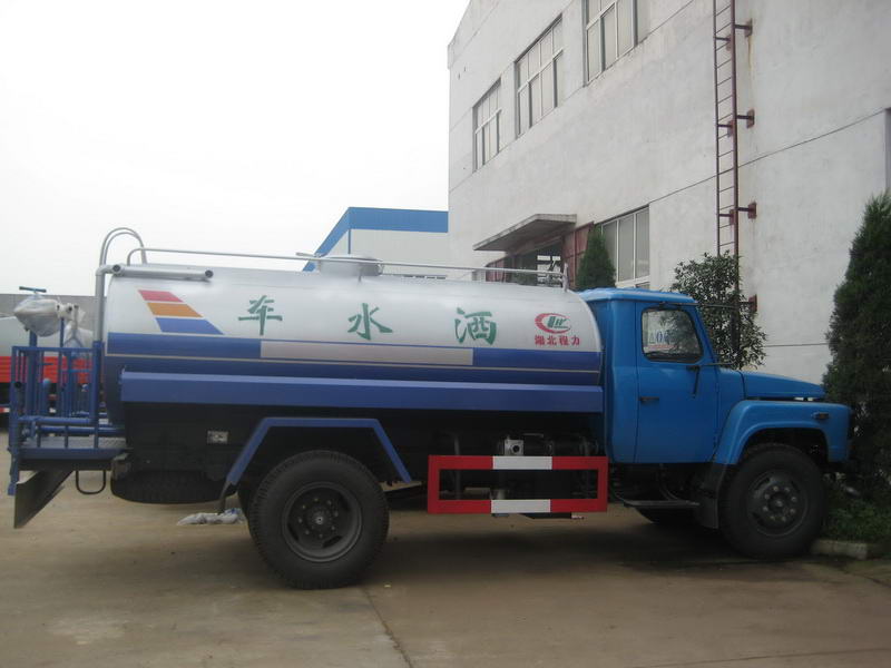 洒水车厂家现货供应 高效物流与交通清洁的新选择